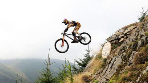 Gee Atherton in action during the 2022 Hardline in the Dyfi Valley