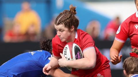 Kate Williams carries the ball for Wales against France
