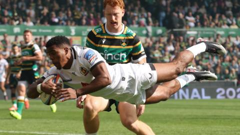 Immanuel Feyi-Waboso scores one of his two tries as Exeter drew 33-33 with Northampton on the opening weekend of the season back in September