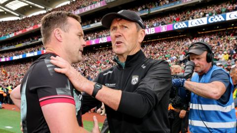 Jack O'Connor congratulates Andy Moran