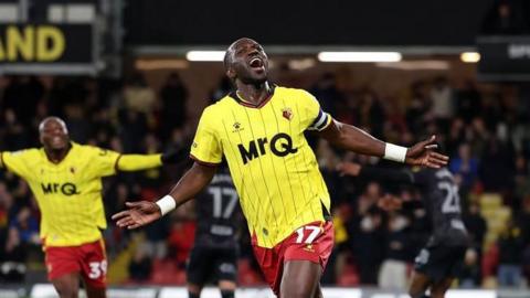 Moussa Sissoko celebrates 