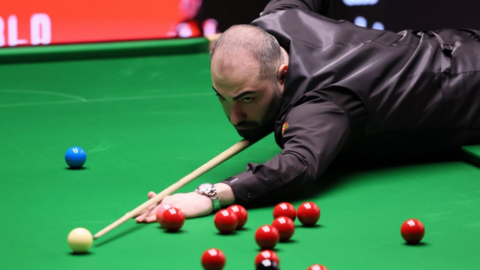 Hossein Vafaei takes a shot