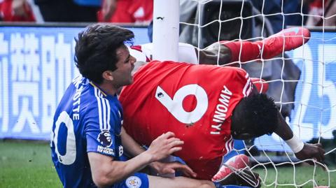 Taiwo Awoniyi injures himself after colliding with the post 