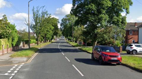 Houses and trees on Pensby Road