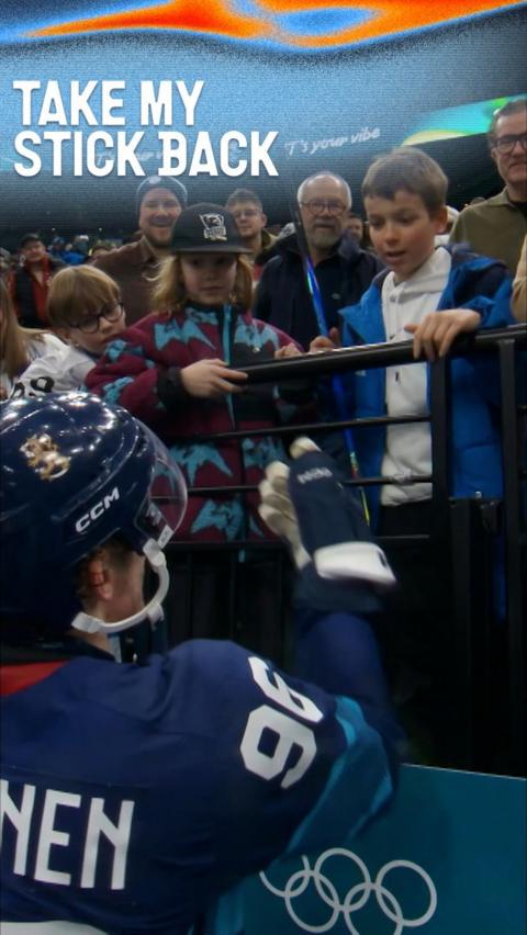 Finnish hockey player gets stick back from young fan