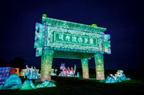 A large lantern depicting a gate.