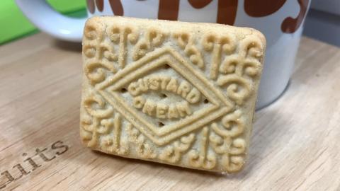 Close up image of custard cream biscuit.