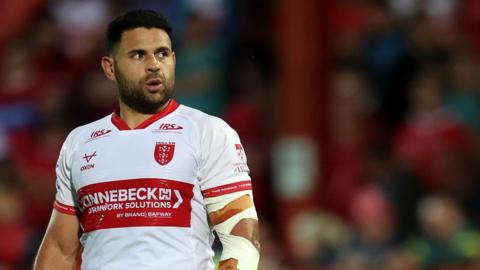 Rhyse Martin of Hull Kingston Rovers prepares to kick a conversion