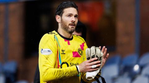 Hearts goalkeeper Craig Gordon