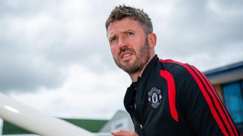 Michael Carrick boarding a plane to travel to Norway