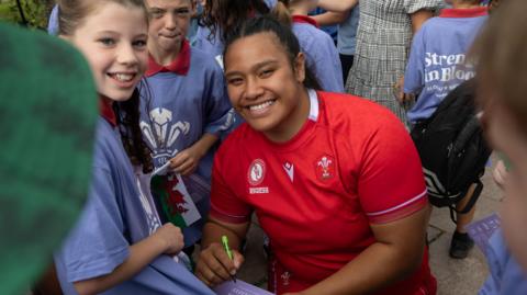 Sisilia Tuipulotu signs autographs at Wales kit launch