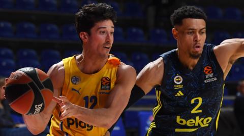 John Dibartolomeo of Maccabi Playtika Tel Aviv in action