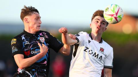 Dundalk's Eoin Kenny and Derry City's Conor Barr