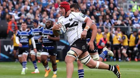 James Dun of Bristol Bears breaks clear to score their first try during the Gallagher Premiership Rugby Semi Final match between Bath Rugby and Bristol Bears at The Recreation Ground on June 06, 2025