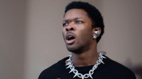 D4vd with mouth open, wearing chain necklace