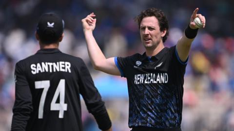 New Zealand's Matt Henry and Mitch Santner set a field