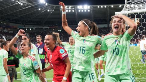 Italy celebrate after reaching the semi-finals of Euro 2025 with victory over Norway