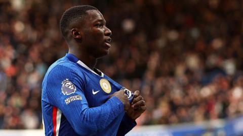 Moises Caicedo points to Chelsea badge after scoring