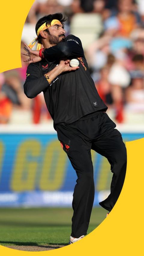 Usman Tariq mid-bowl