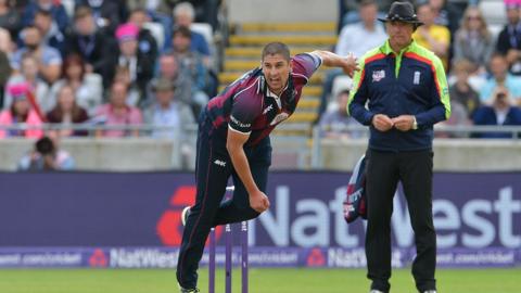 Rory Kleinveldt bowling for Northamptonshire