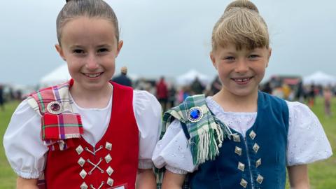 Dannsairean Gàidhealach, Liona agus Rowan