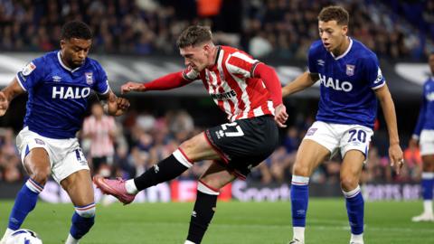 Louie Barry playing for Sheffield United 