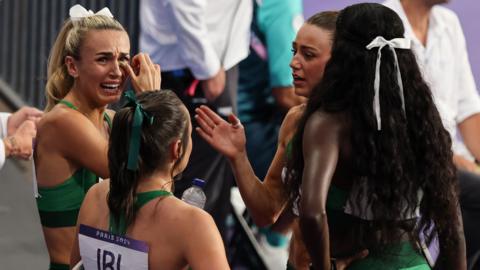 Sophie Becker consoles team-mate Sharlene Mawdsley after Ireland women's 4x400m relay team narrowly missed out on an Olympic medal