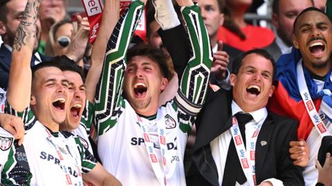 Sunderland lift trophy