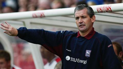 George Burley managing Ipswich in 2002