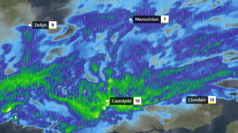Map tywydd yn dangos glaw trwm