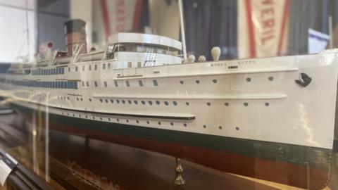 A model of the Mona's Queen