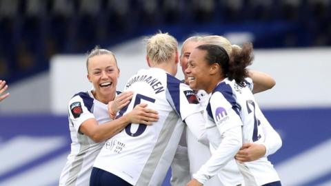 Tottenham celebrate goal scored during win over Everton at Goodison Park