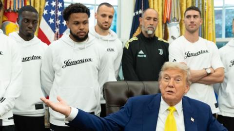 Trump's awkward Oval Office meeting with Juventus players