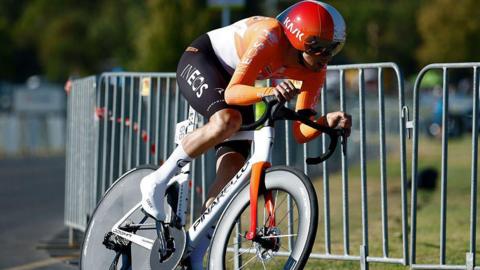 Sam Watson competes in the Tour Down Under prologue