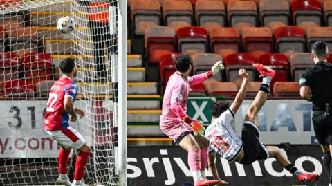 Barney Stewart scores for Dunfermline