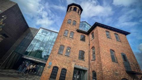 Exterior shot showing the entrance of Derby's Museum of Making