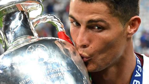 Cristiano Ronaldo kisses the trophy