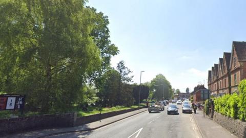 Estcourt Street in Devizes under blue sky with traffic