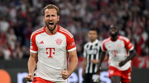 Harry Kane celebrates scoring for Bayern Munich against Man Utd