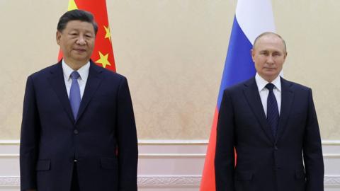 China's President Xi Jinping and Russian President Vladimir Putin pose with Mongolia's President during their trilateral meeting on the sidelines of the Shanghai Cooperation Organisation (SCO) leaders' summit in Samarkand on September 15, 2022.