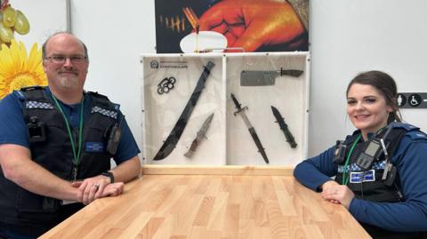 Hampshire police officers and knives