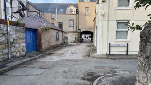 Stryd Brookes yn Llandudno