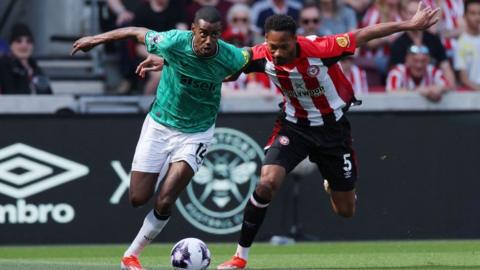 Alexander Isak and Ethan Pinnock tussle for the ball during Newcastle's Premier League match at Brentford.