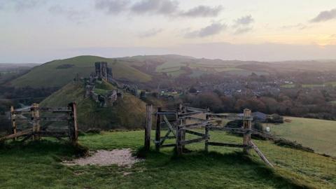 MONDAY - Corfe Castle