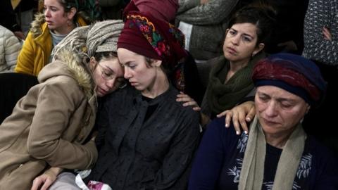 Mourners at funeral of Yehuda Dimentman (17/12/21)