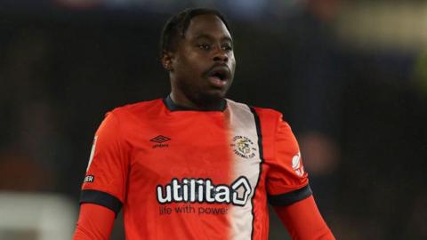 Pelly Ruddock Mpanzu playing for Luton Town