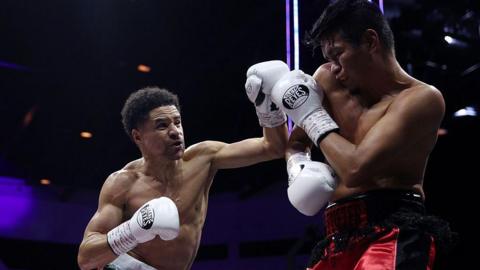 Jacob Robinson punches Eliecer Quezada