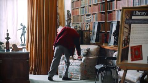 Volunteer Peter cleaning Lord Fairhaven's house