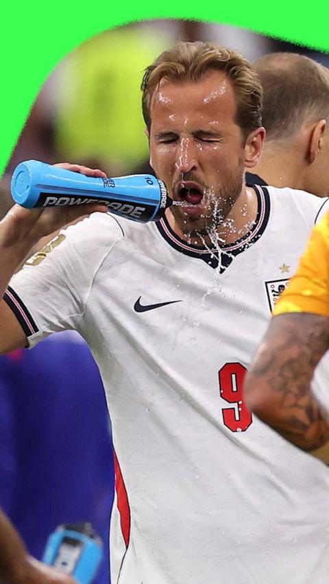 Harry Kane drinking from water bottle