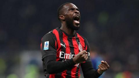 Fikayo Tomori celebrates during the Milan derby